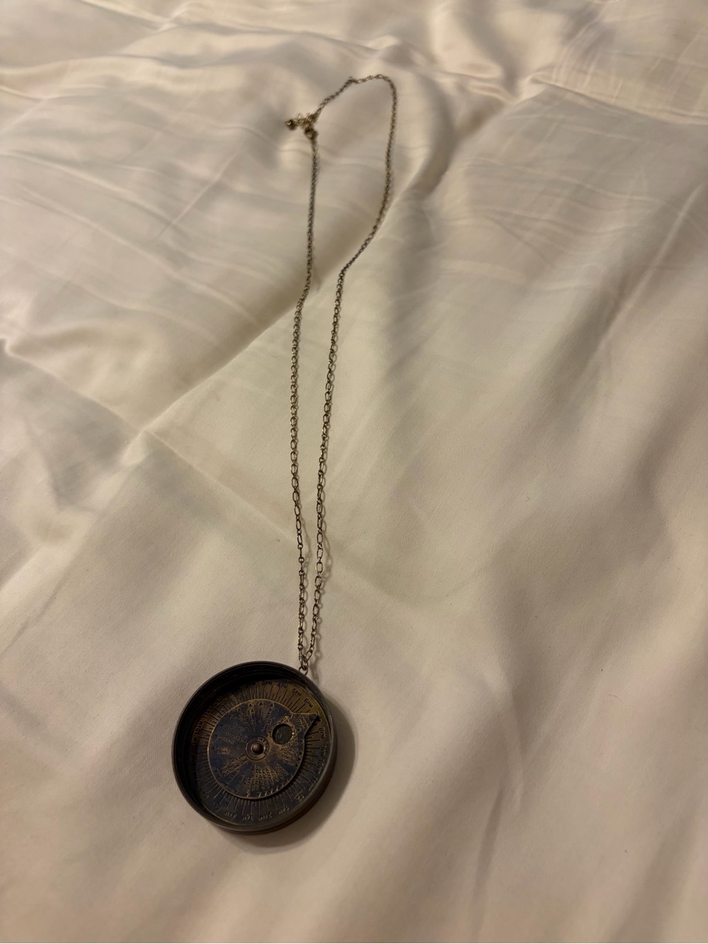 EUC Vintage Compass Pendant Necklace from SCAD store in Savannah, GA. VERY cool